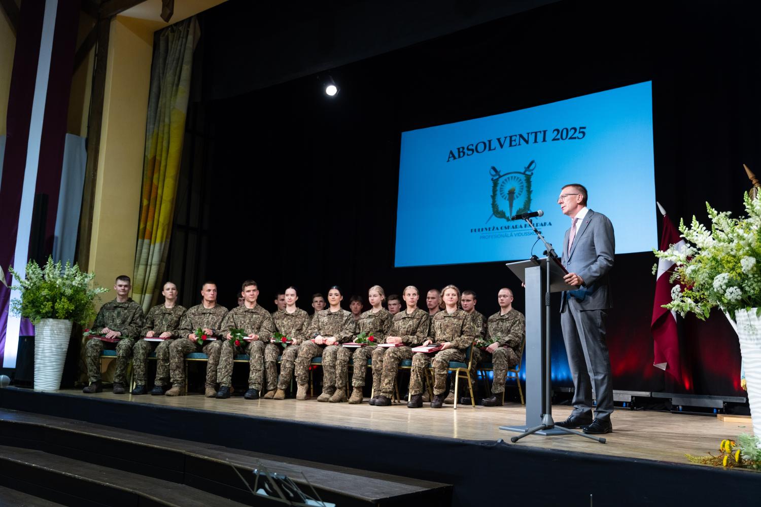 Valsts prezidenta uzruna Kalpaka skolas absolventiem