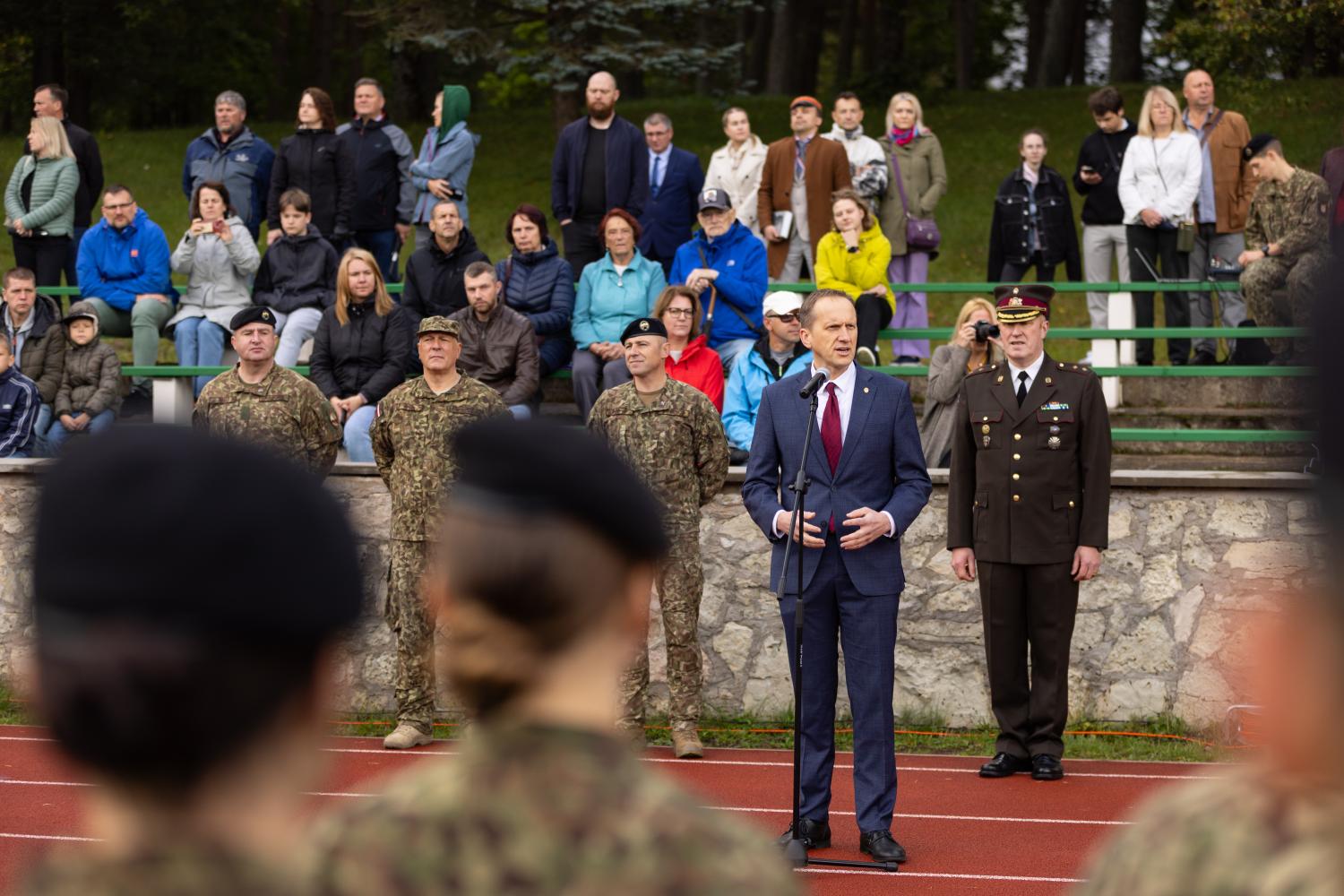 Aizsardzības ministrijas valsts sekretārs Aivars Puriņš sveic klātesošos